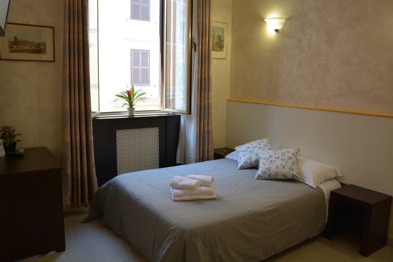Roma Carina Hotell Eksteriør bilde