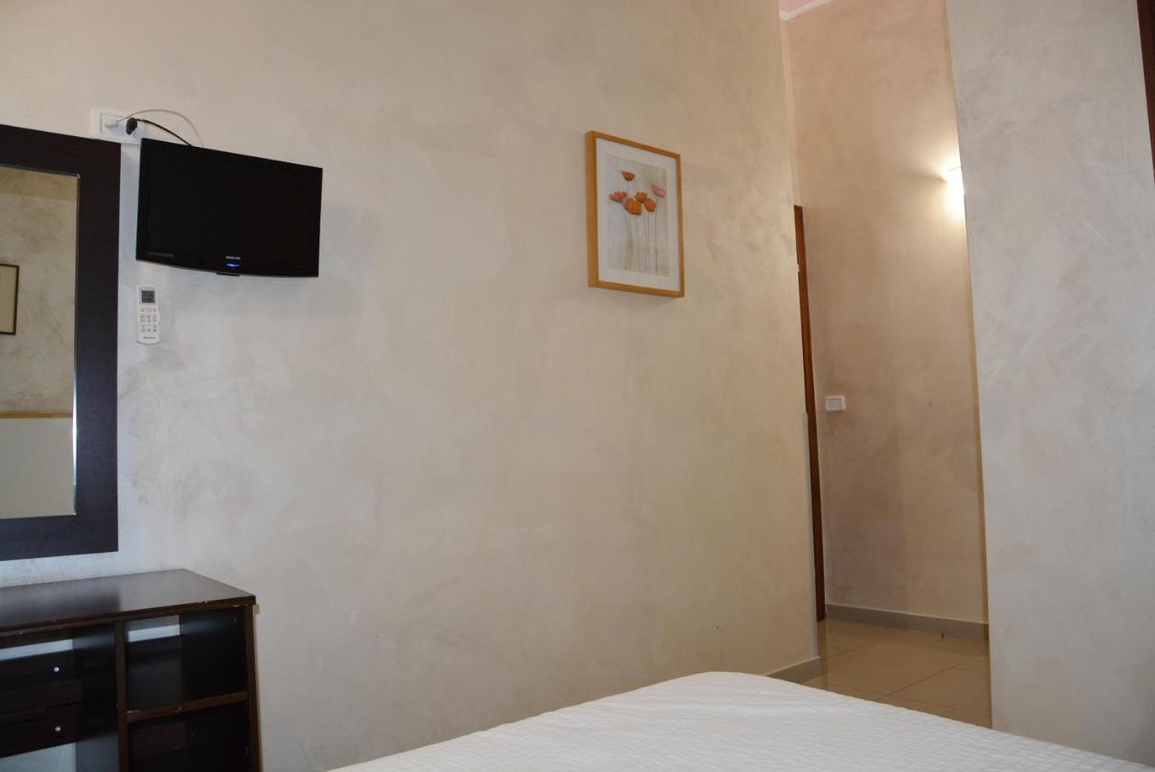 Roma Carina Hotell Eksteriør bilde