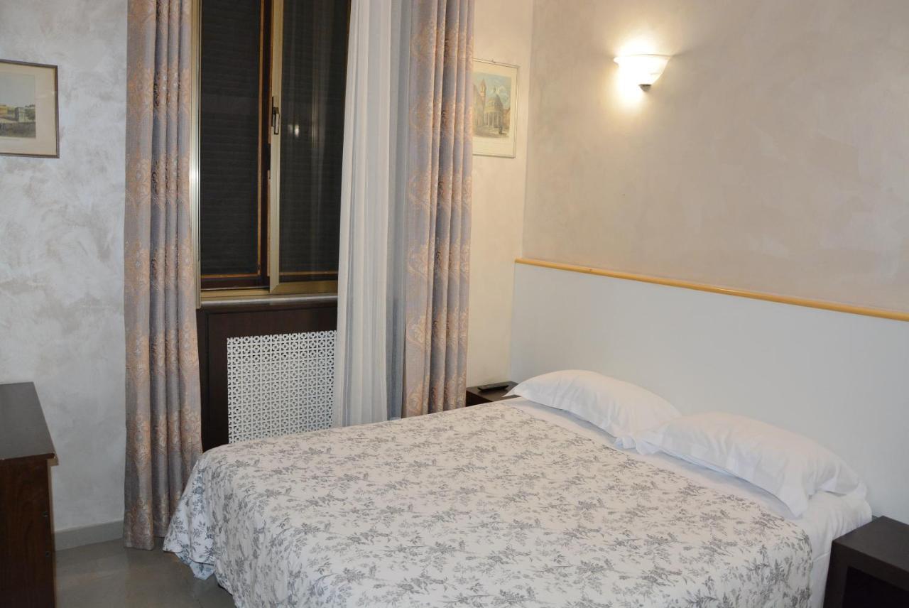Roma Carina Hotell Eksteriør bilde